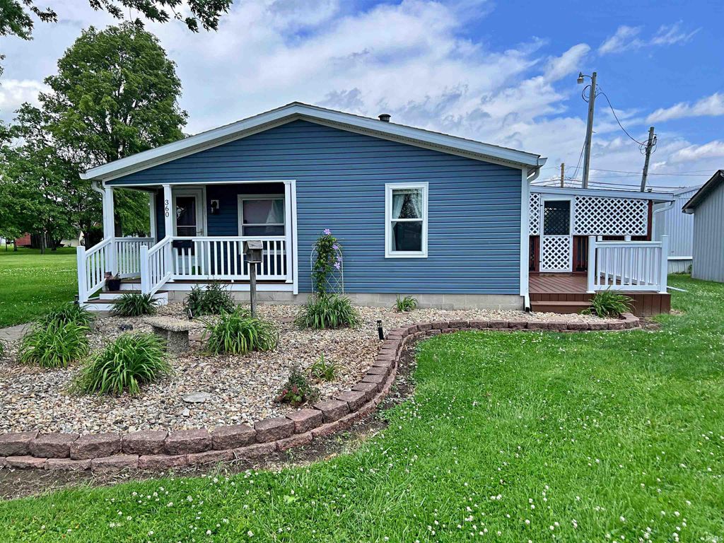 Photo of 360 H St NW ST, Linton, IN 47441 (MLS # 202619406)