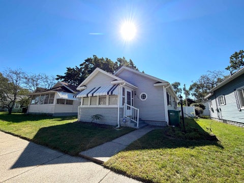 Tiny photo for 225 Stanley Street, Mishawaka, IN 46545 (MLS # 202640652)