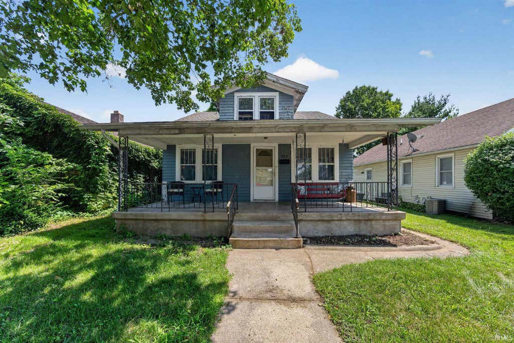 Photo of 928 Oakland Street, South Bend, IN 46615 (MLS # 202631842)