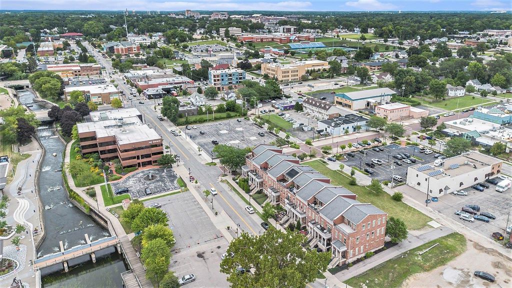 Photo of 112 S Niles Avenue, South Bend, IN 46617 (MLS # 202608996)