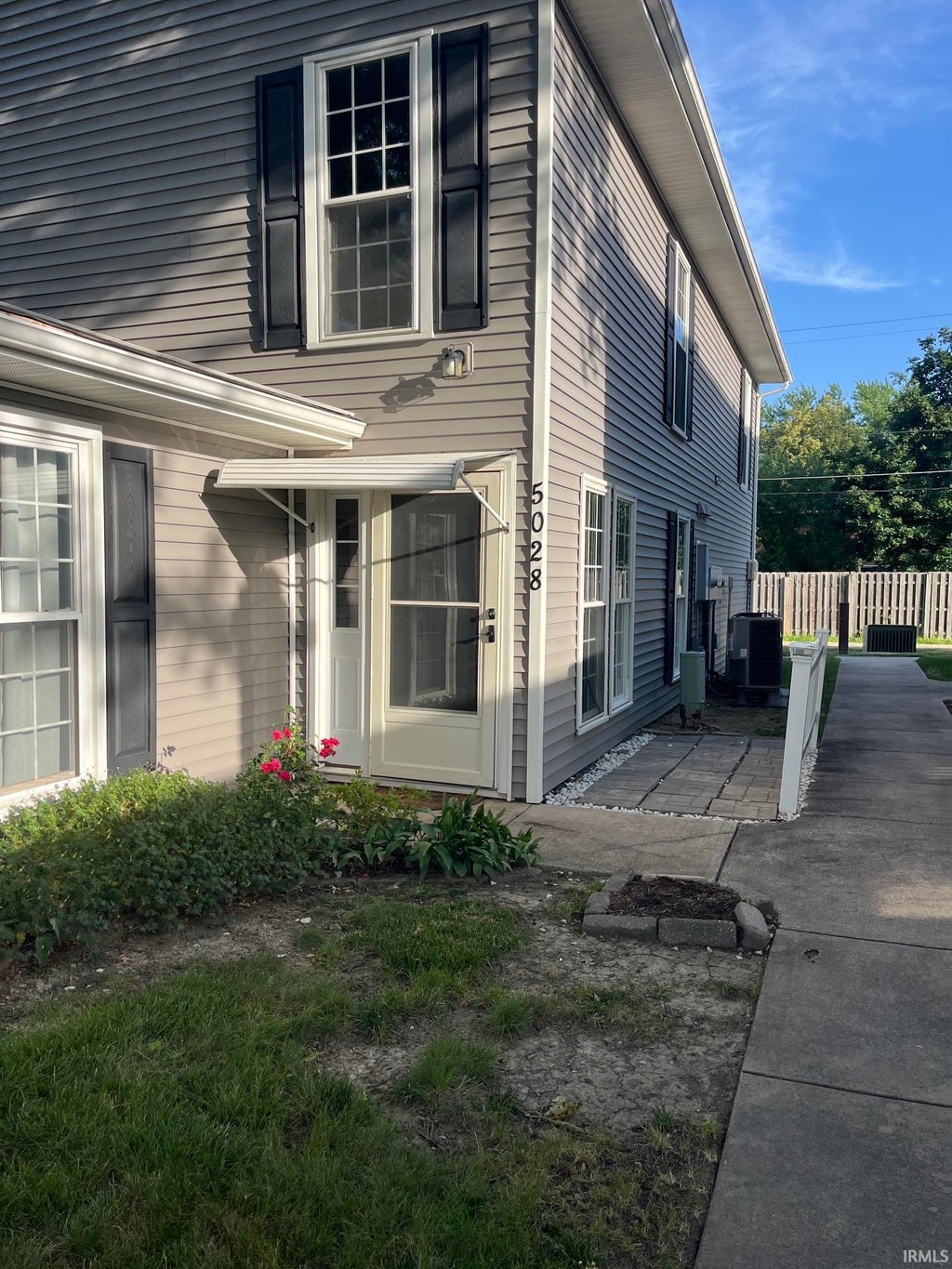Photo of 5028 Woodmark Drive, Fort Wayne, IN 46815 (MLS # 202625990)