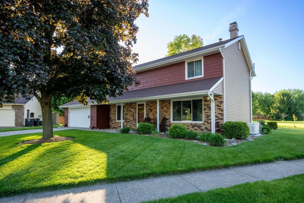 Photo of 4531 Blue Water Court, Fort Wayne, IN 46804 (MLS # 202618647)