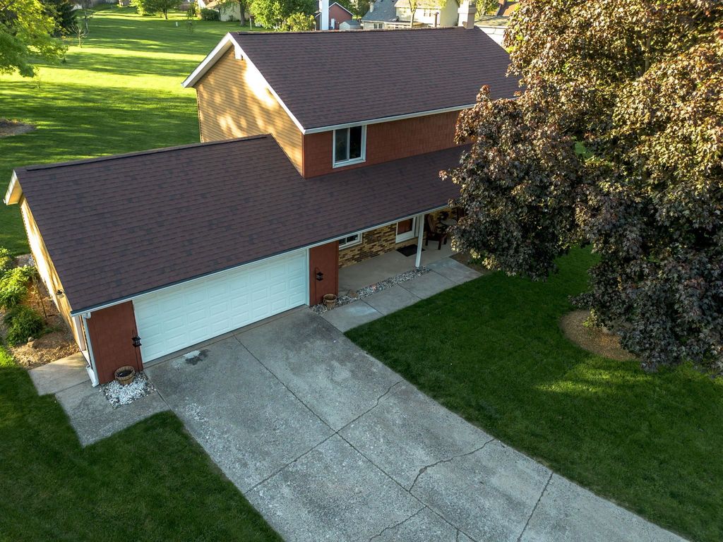 Photo of 4531 Blue Water Court, Fort Wayne, IN 46804 (MLS # 202618647)