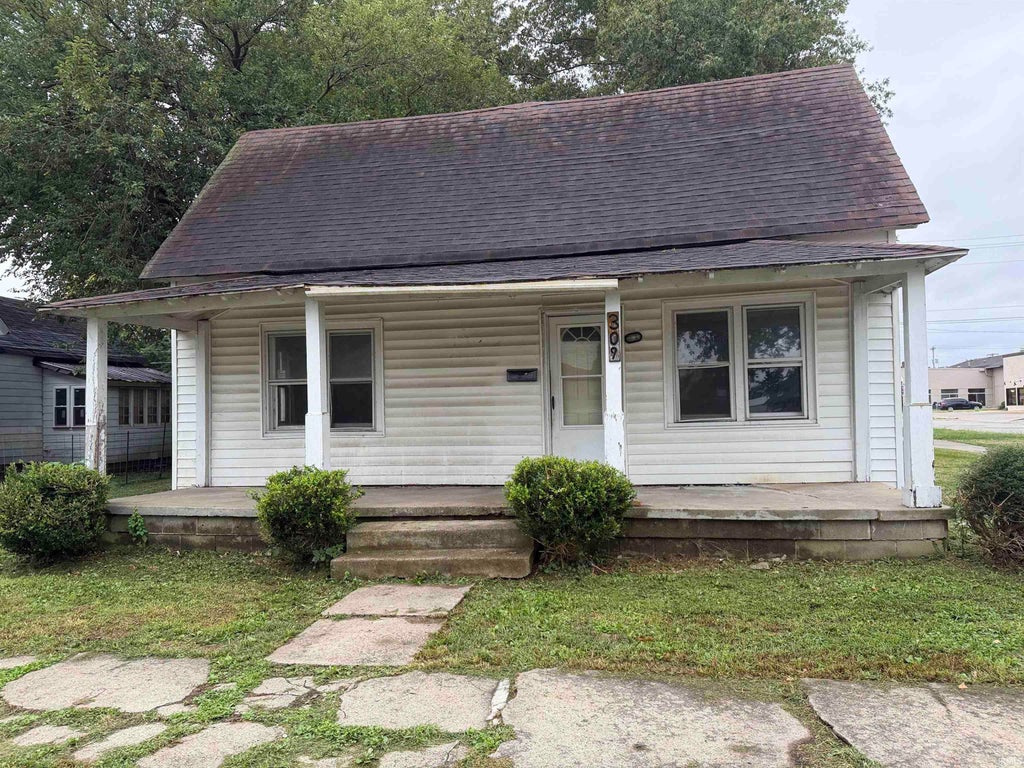 Photo of 309 NE B Street, Linton, IN 47441 (MLS # 202642683)