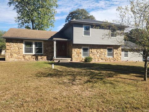 Photo of 308 Longtree Lane, Logansport, IN 46947 (MLS # 202541396)