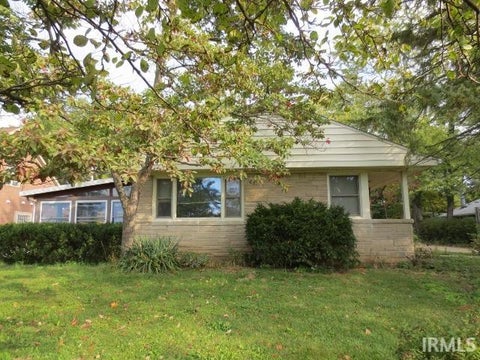 Photo of 1142 Cherry Lane, West Lafayette, IN 47906 (MLS # 202643537)