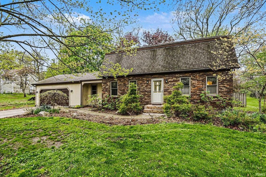 Photo of 50955 Country Knolls Drive, Granger, IN 46530 (MLS # 202615285)