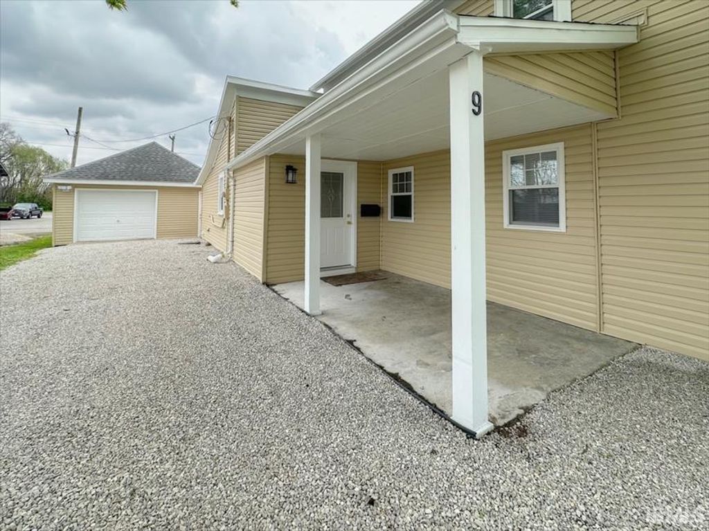 Photo of 9 BOULEVARD, Peru, IN 46970 (MLS # 202613621)