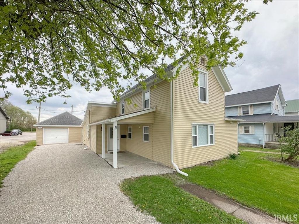 Photo of 9 BOULEVARD, Peru, IN 46970 (MLS # 202613621)