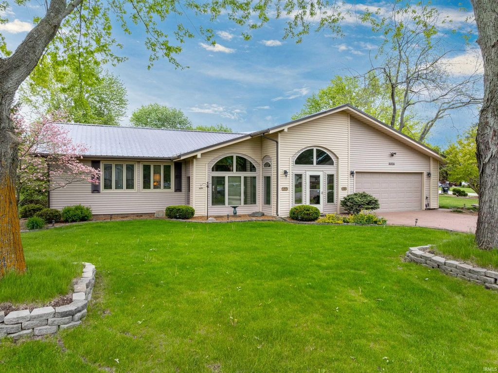 Photo of 3328 N Chase Drive, Warsaw, IN 46582 (MLS # 202619123)
