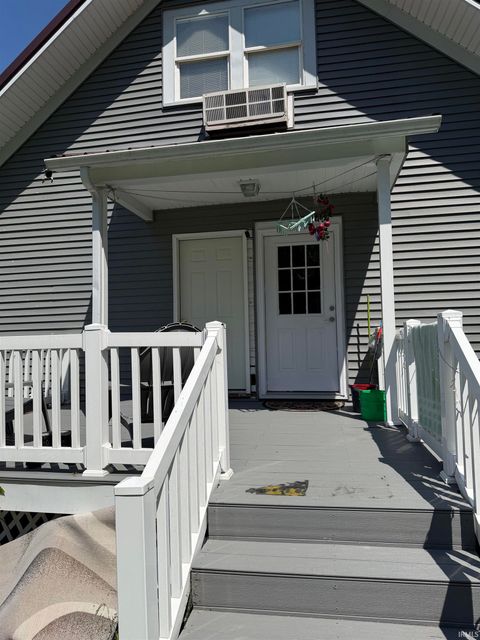 Tiny photo for 814 N Jackson Street, Huntingburg, IN 47542 (MLS # 202618637)
