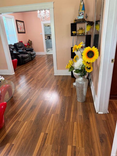 Tiny photo for 814 N Jackson Street, Huntingburg, IN 47542 (MLS # 202618637)