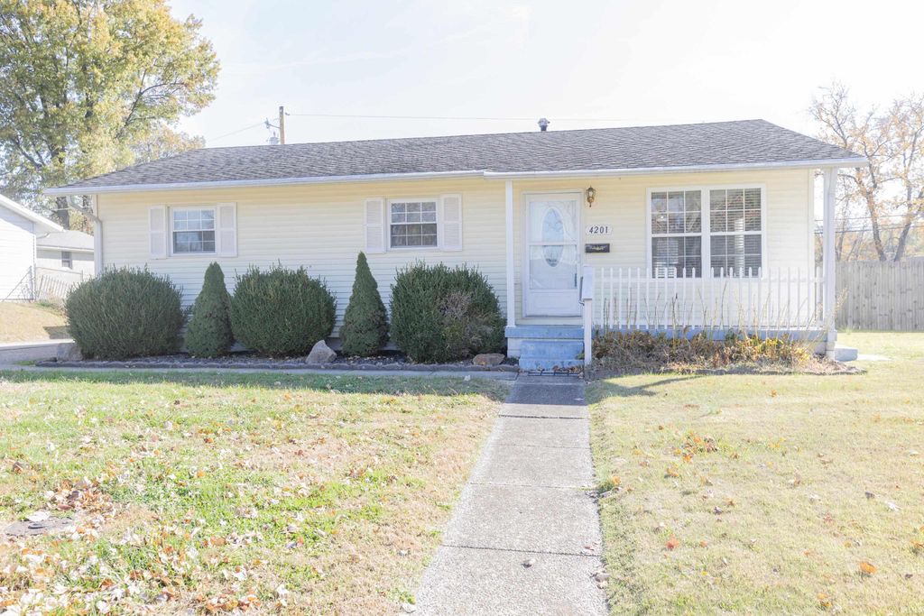 Photo of 4201 Stratford Road, Evansville, IN 47710 (MLS # 202545829)
