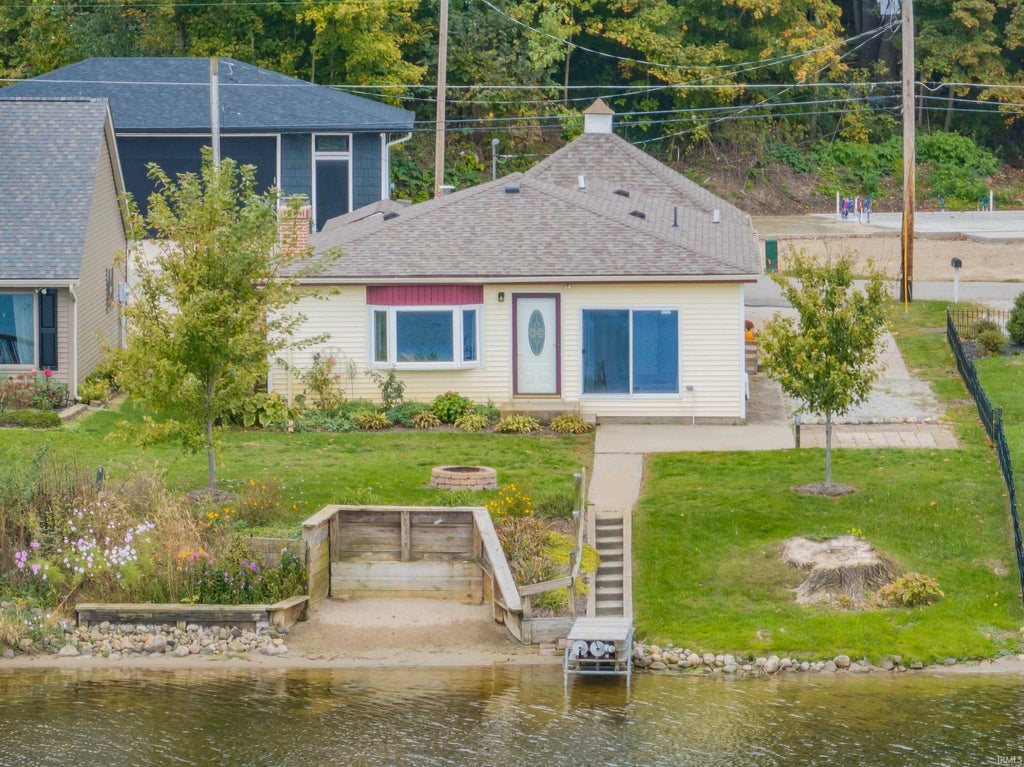 Photo of 3628 W Lakeshore Drive #57, Columbia City, IN 46725 (MLS # 202643149)