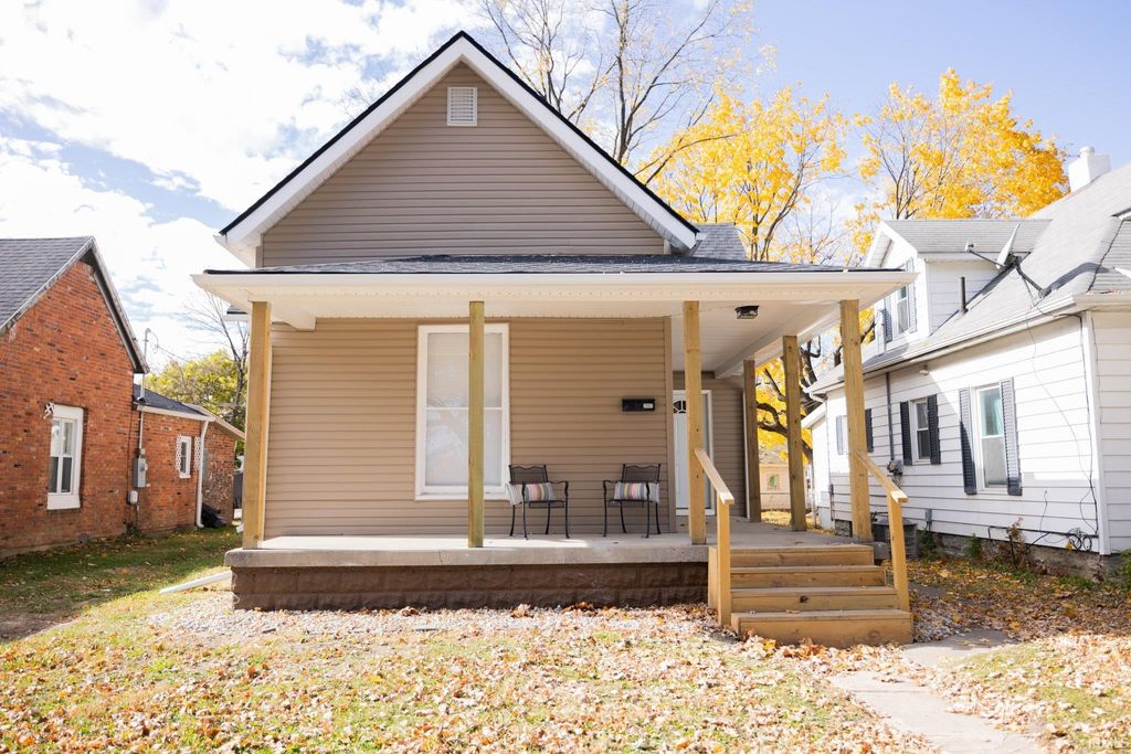 Photo of 2007 Columbus Avenue, Anderson, IN 46016 (MLS # 202546334)