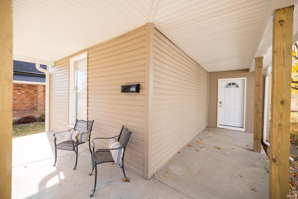 Photo of 2007 Columbus Avenue, Anderson, IN 46016 (MLS # 202546334)