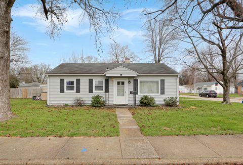 Photo of 912 E Idlewild Drive, Evansville, IN 47711 (MLS # 202608622)