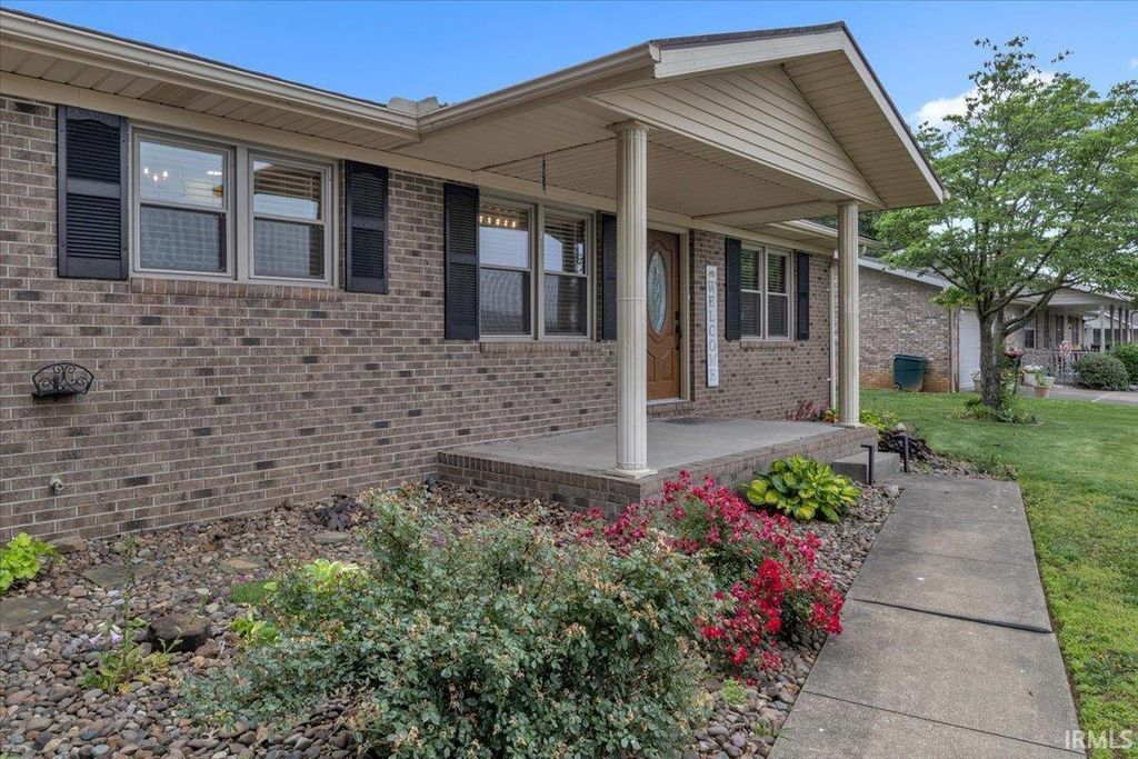 Photo of 404 Southwind Avenue, Mount Vernon, IN 47620 (MLS # 202619839)