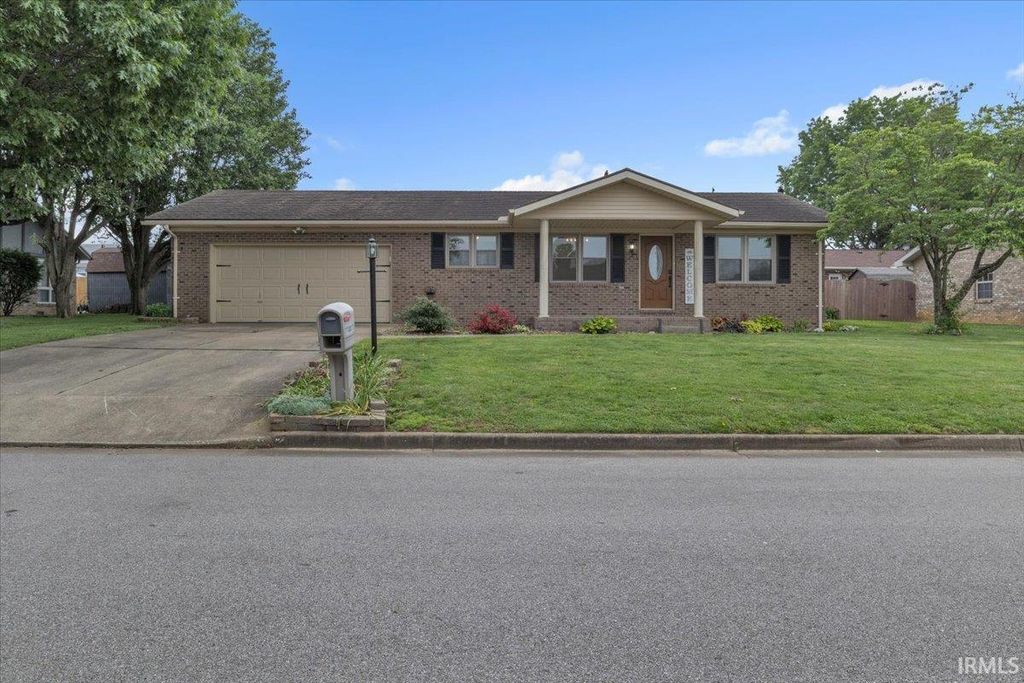 Photo of 404 Southwind Avenue, Mount Vernon, IN 47620 (MLS # 202619839)