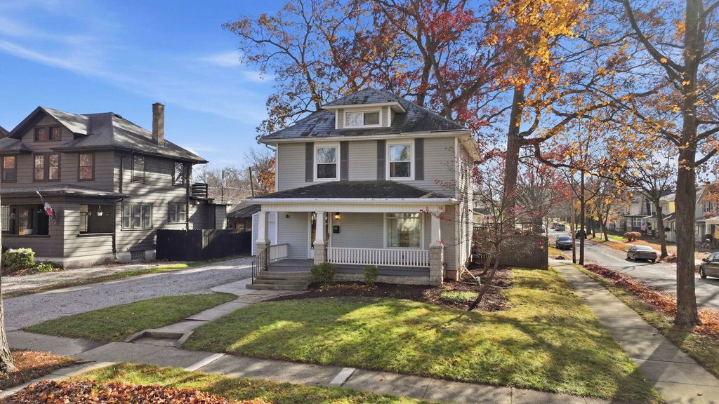 Photo of 527 W Oakdale Drive, Fort Wayne, IN 46807 (MLS # 202545542)