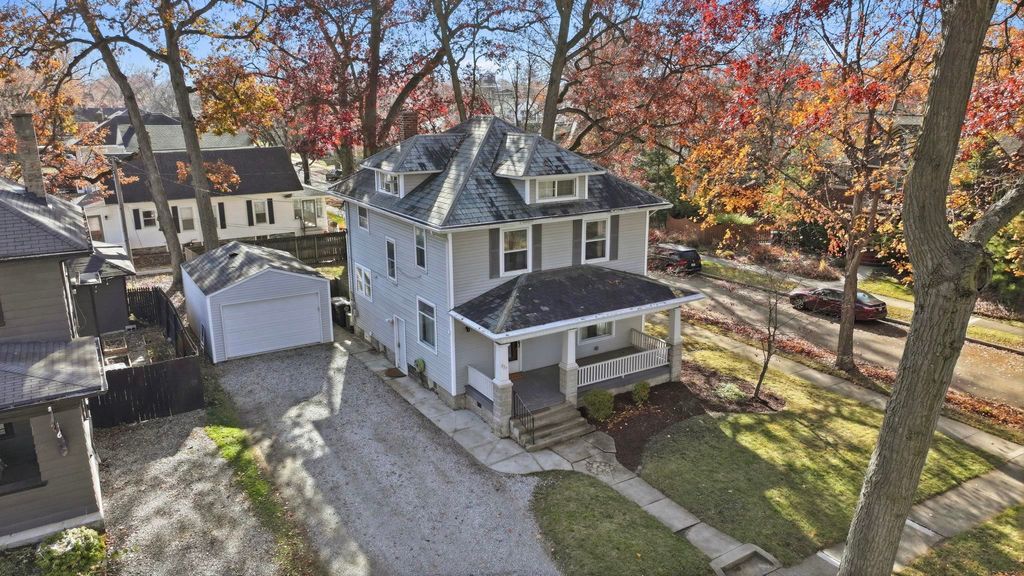 Photo of 527 W Oakdale Drive, Fort Wayne, IN 46807 (MLS # 202545542)