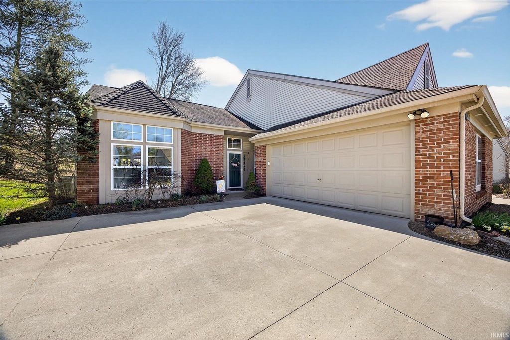 Photo of 712 E Moss Creek Drive, Bloomington, IN 47401 (MLS # 202609183)