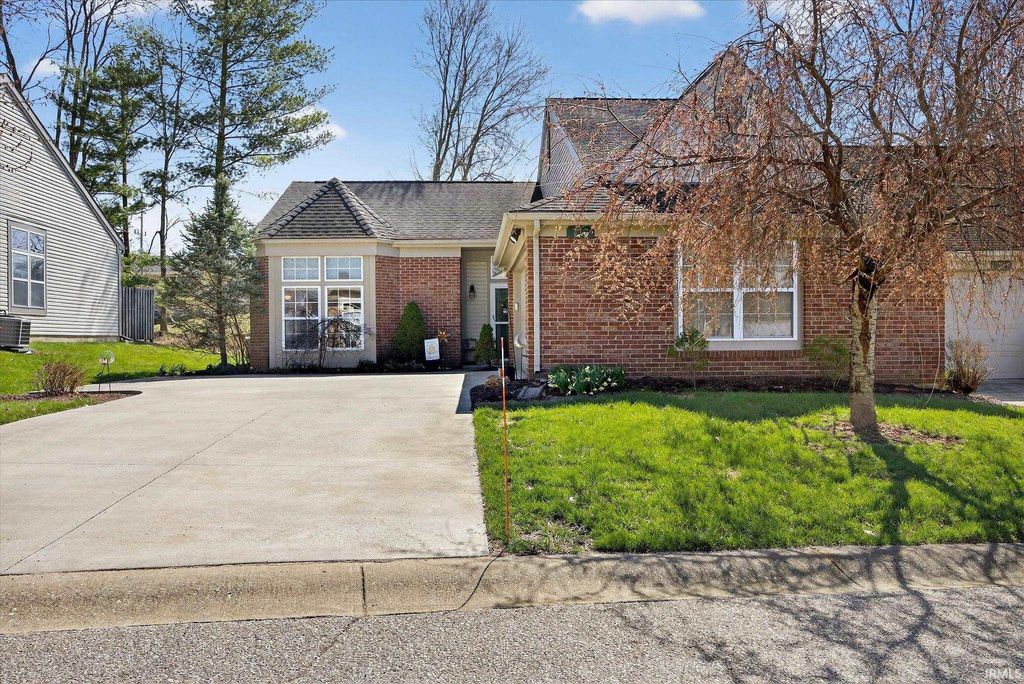 Photo of 712 E Moss Creek Drive, Bloomington, IN 47401 (MLS # 202609183)