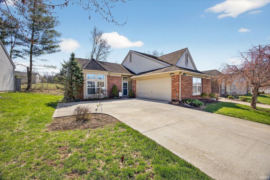 Photo of 712 E Moss Creek Drive, Bloomington, IN 47401 (MLS # 202609183)