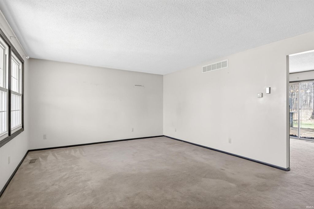 Photo of 4918 Wheatridge Road, Fort Wayne, IN 46835 (MLS # 202609371)