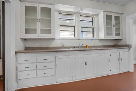 Tiny photo for 813 Jefferson Avenue, Evansville, IN 47713 (MLS # 202614694)