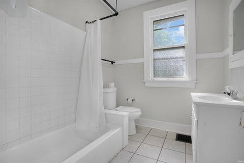 Tiny photo for 813 Jefferson Avenue, Evansville, IN 47713 (MLS # 202614694)