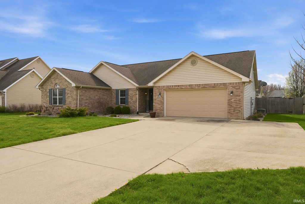 Photo of 3501 W Wheatfield Lane, Muncie, IN 47304 (MLS # 202611627)