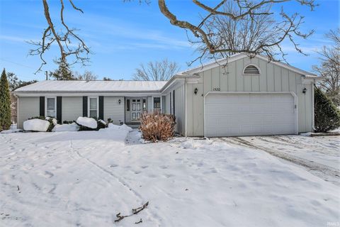 Photo of 1520 E Lake Drive, Elkhart, IN 46514 (MLS # 202549090)