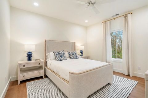 Tiny photo for 735 N Twyckenham Drive, South Bend, IN 46617 (MLS # 202548420)