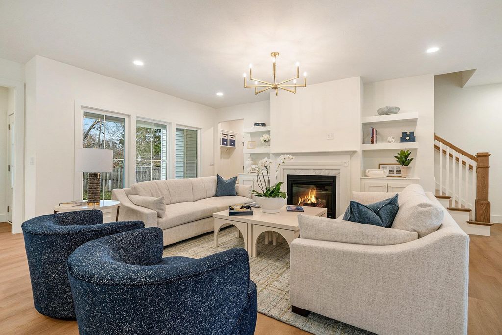 Photo of 735 N Twyckenham Drive, South Bend, IN 46617 (MLS # 202548420)