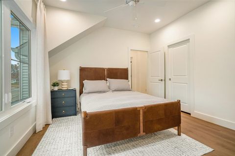 Tiny photo for 735 N Twyckenham Drive, South Bend, IN 46617 (MLS # 202548420)