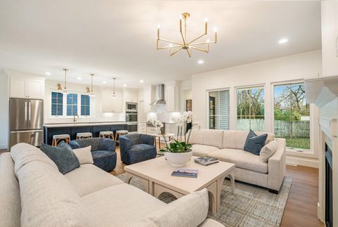 Tiny photo for 735 N Twyckenham Drive, South Bend, IN 46617 (MLS # 202548420)