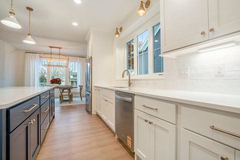 Tiny photo for 735 N Twyckenham Drive, South Bend, IN 46617 (MLS # 202548420)