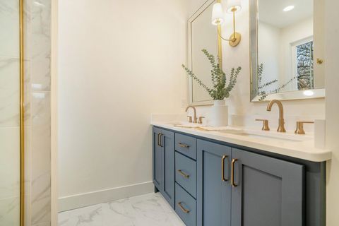 Tiny photo for 735 N Twyckenham Drive, South Bend, IN 46617 (MLS # 202548420)