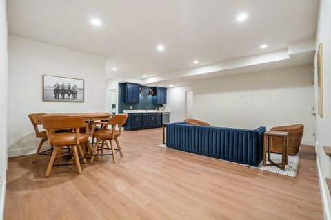 Tiny photo for 735 N Twyckenham Drive, South Bend, IN 46617 (MLS # 202548420)