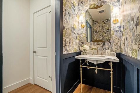 Tiny photo for 735 N Twyckenham Drive, South Bend, IN 46617 (MLS # 202548420)