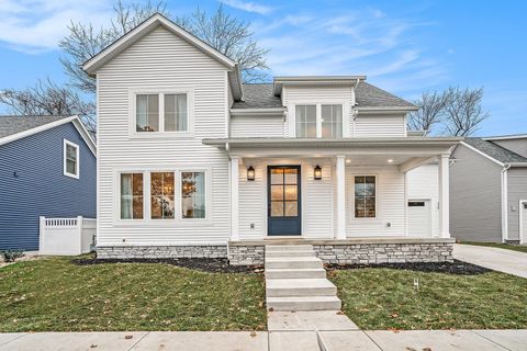 Photo of 735 N Twyckenham Drive, South Bend, IN 46617 (MLS # 202548420)