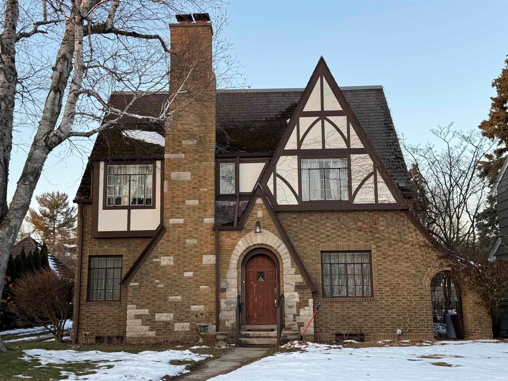 Photo of 2007 Cedar Street, South Bend, IN 46617 (MLS # 202549354)