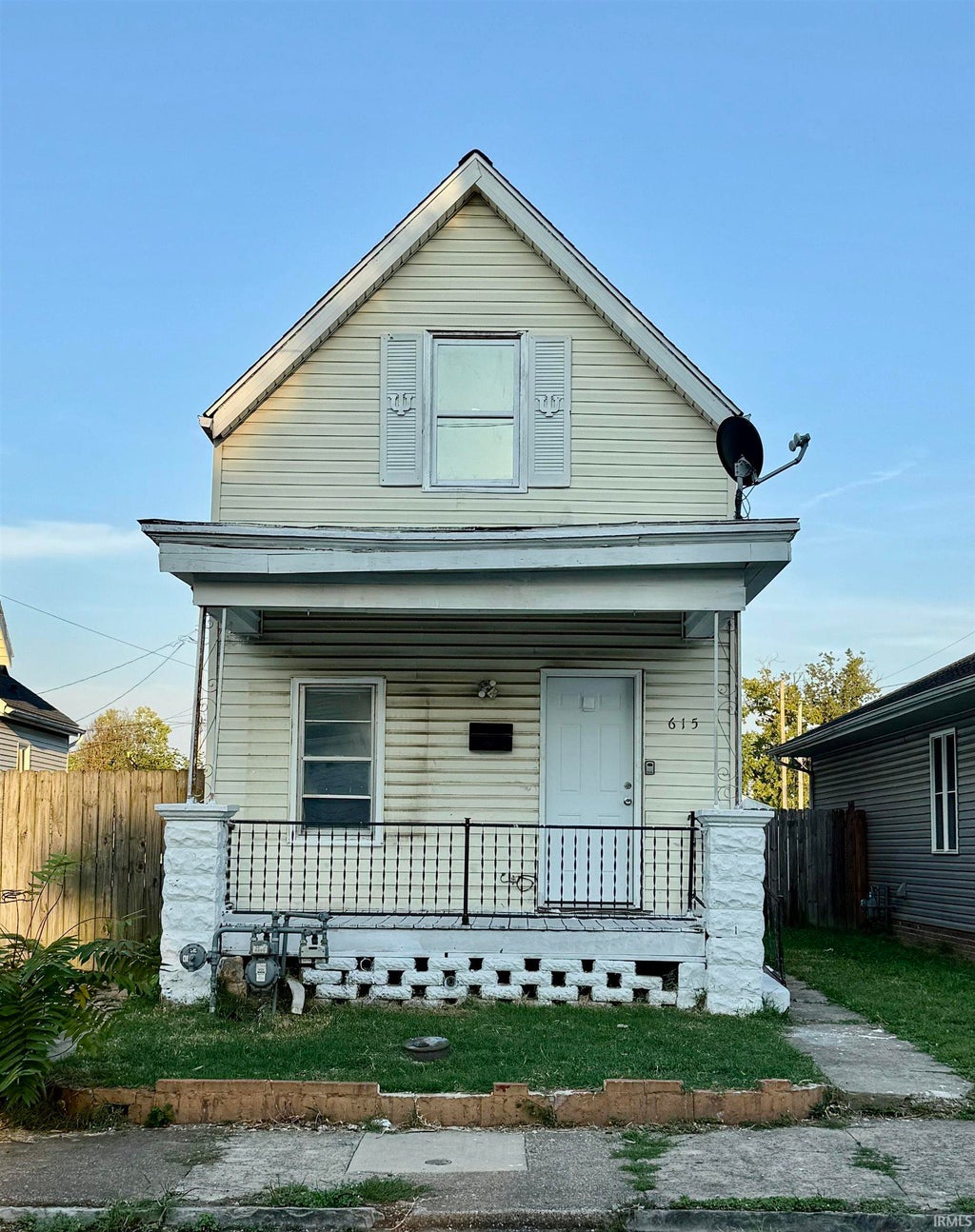 Photo of 615 N Third Avenue, Evansville, IN 47710 (MLS # 202642690)