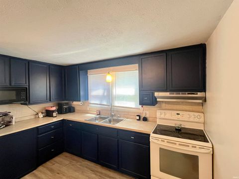 Tiny photo for 618 E Short Elm Street, Boonville, IN 47601 (MLS # 202618429)