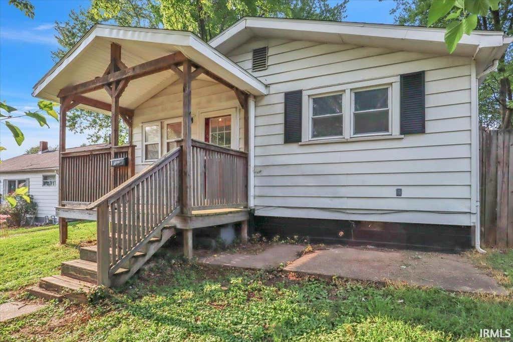 Photo of 618 E Short Elm Street, Boonville, IN 47601 (MLS # 202618429)