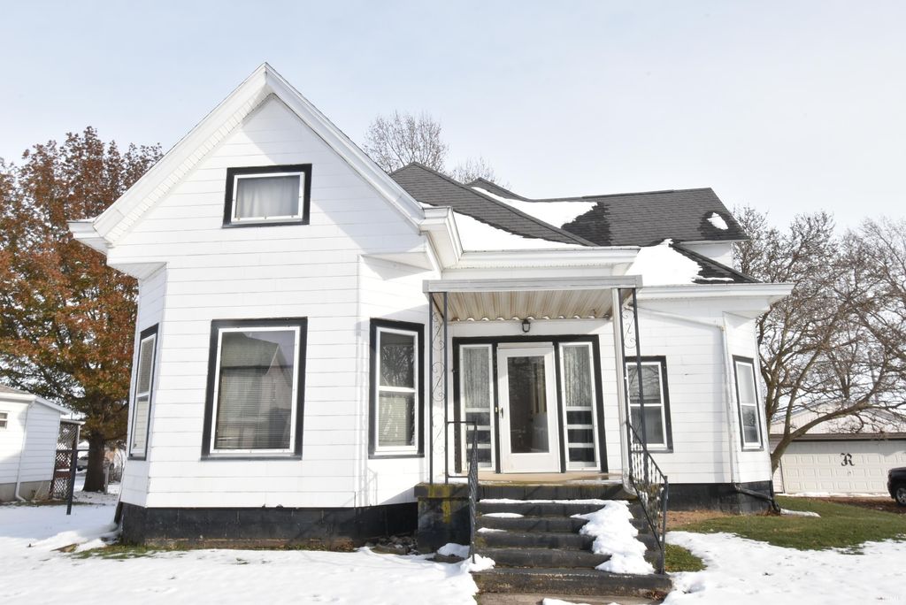 Photo of 407 S Center Street, Boswell, IN 47921 (MLS # 202548833)