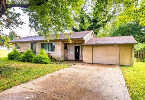 Photo of 6066 Indian Drive, Newburgh, IN 47630 (MLS # 202536216)