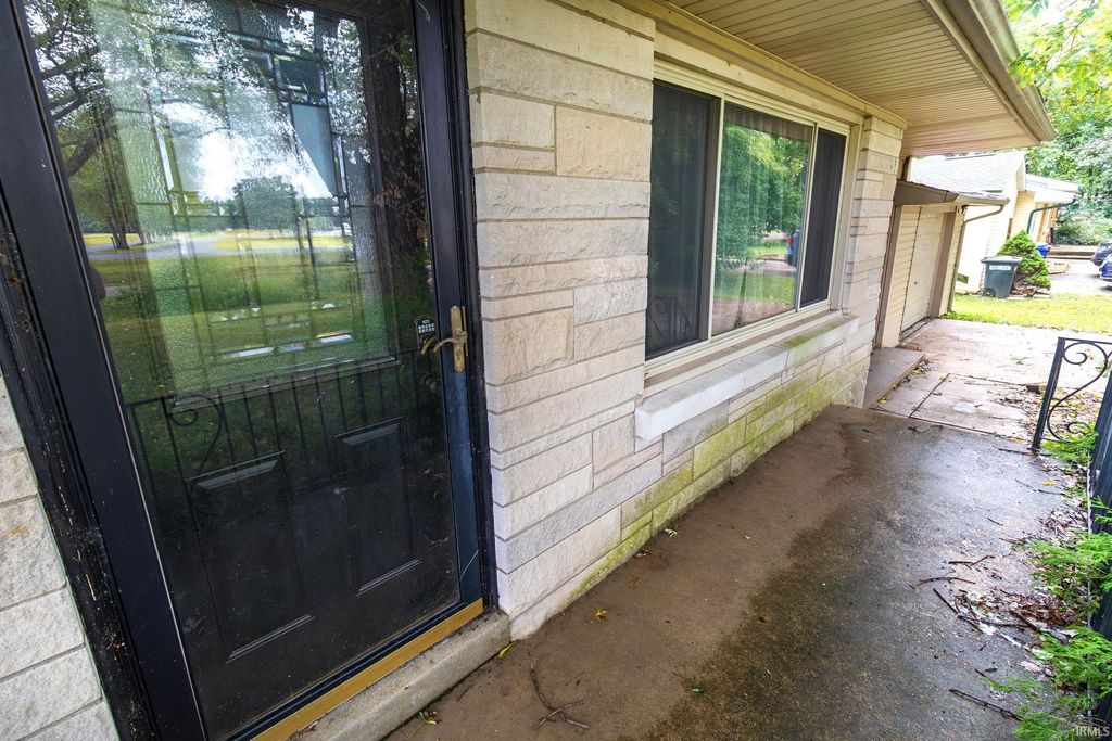 Photo of 6066 Indian Drive, Newburgh, IN 47630 (MLS # 202536216)