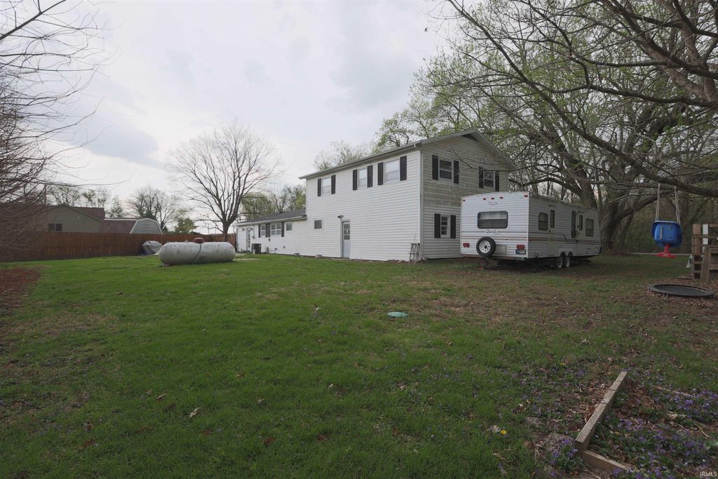 Photo of 515 E Riverside Road, Huntington, IN 46750 (MLS # 202614518)